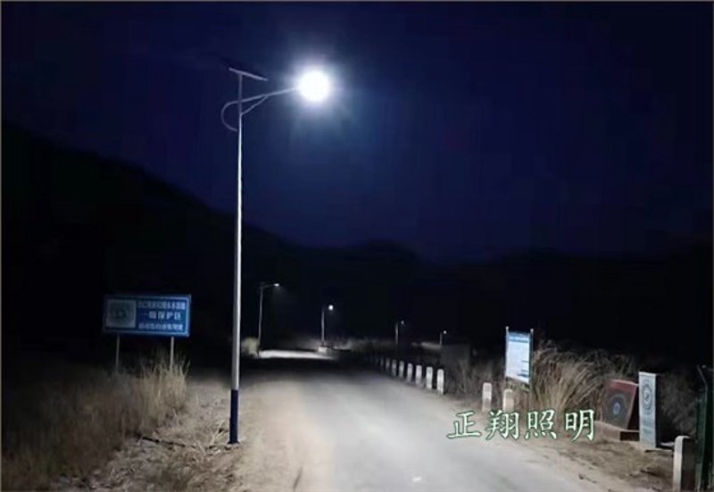 城市夜景中的光影守护者：高杆灯的发展与应用
